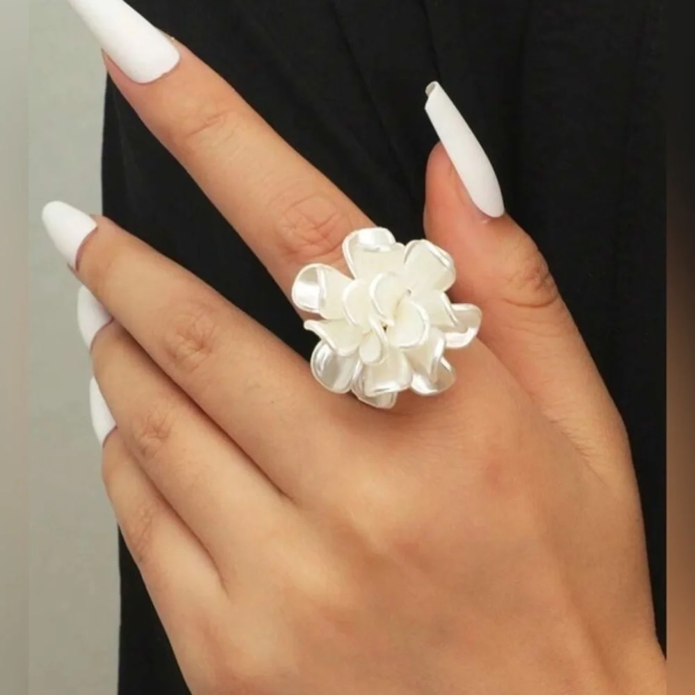 ✨NEW Adjustable Elegant White Floral Ring